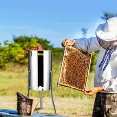 VEVOR Manual Honey Extractor, 3 Frames Honey Spinner Extractor, Stainless Steel Beekeeping Extraction, Honeycomb Drum Spinner with Lid