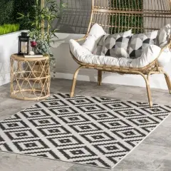 nuLOOM Darrow Moroccan Diamond Indoor/Outdoor Patio Area Rug