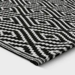 Reversible Diamond Indoor/Outdoor Rug - Room Essentials&trade;