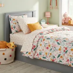 In the Garden Kids' Bedding Set with Sheets - Pillowfort&trade;
