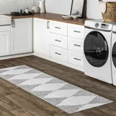 nuLOOM Romina Machine Washable Diamond Stripes Area Rug