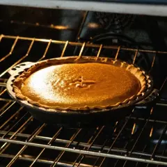 Lehman's Extra Deep Pie Pan, Pre-Seasoned Cast Iron Bakeware with Crimped Edges and Handles, 10.25 inches