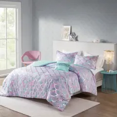  Daphne Metallic Printed Reversible Comforter Set