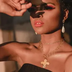 Gold Chunky Cross Necklace for Women Statement Cross Pendant Necklace Layered Hammered Bold Cross Necklace Vintage Toggle Clasp Necklace Jewelry