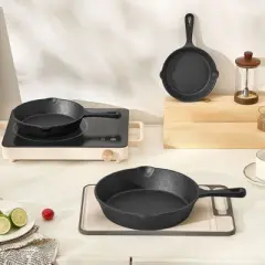 VEVOR Cast Iron Skillet, 3-Piece Frying Pan Set (6, 8, 10 in), Heavy-Duty Skillets with Heat-Resistant Handle, Pre-Seasoned Chef's Pan, Black