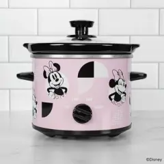 Uncanny Brands Despicable Me Minions 2-Qt Slow Cooker