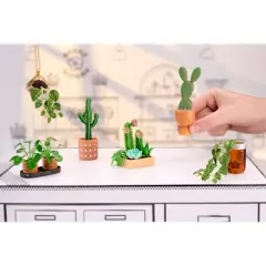 MGA's Miniverse Make It Mini Botanicals