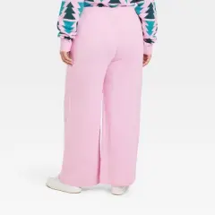 Women's On Holiday Graphic Sweater Pants - Pink
