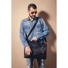 THE DUST COMPANY Leather Messenger Black