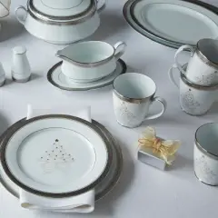 Noritake Crestwood Platinum Gravy Boat with Tray