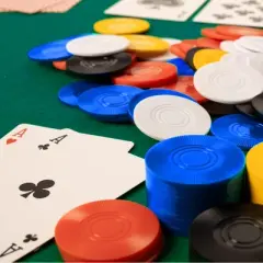 Slickblue 25-Pack Interlocking Radial 2g Poker Chips, Non-Denominated, Ideal for Home Games & Counting, White/Orange