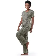 Fruit of the Loom Women's and Plus Short Sleeve Breathable Pajama Set