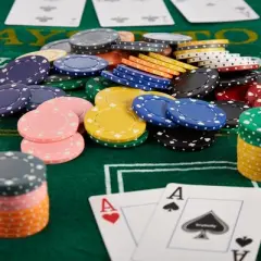 Slickblue 25-Pack Suited 11.5g Poker Chips, Non-Denominated, Card Suits Design, 39mm Diameter, Color Options