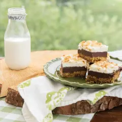 Nordic Ware Naturals&reg; 9" Square Cake Pan with Lid