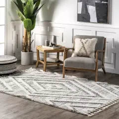 nuLOOM Fleur Geometric High/Low Tassel Area Rug