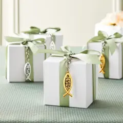 Juvale 24 Pack Metal Jesus Fish Keychains, Christian Religious Gifts for Women and Men, Bulk Key Rings for Easter, Family Reunion Favors, Silver, Gold