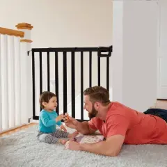 Summer Infant Deluxe Stairway Simple to Secure Wood Baby Gate - White