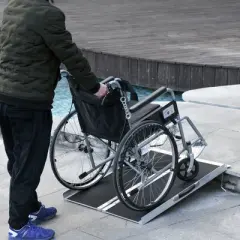 HOMCOM Aluminum Portable Skidproof PVC Folding Wheelchair Ramp, 3'