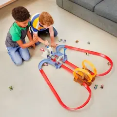 Hot Wheels Mario Kart  Bowser's Castle Trackset