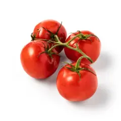 Fresh Organic On-The-Vine Tomatoes - 1lb - Good & Gather&trade;