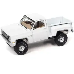 1986 Chevrolet Silverado K10 Stepside Truck White "Muscle Trucks" Ltd Ed to 17406 pcs 1/64 Diecast Model Car by Auto World