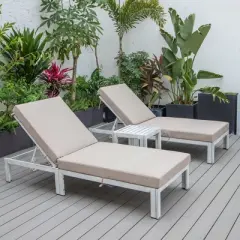 LeisureMod Chelsea Modern Outdoor Chaise Lounge Chair Set of 2 in Weathered Grey Frame with Side Table &ndash; Patio, Poolside, Balcony, and Garden Seating
