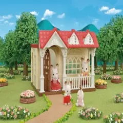 Calico Critters Sweet Raspberry Home Gift Set, Dollhouse Playset with 3 Collectible Figures, Furniture and Accessories 