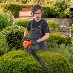 VEVOR 23.2-inch 26CC 2 Cycle Gas Hedge Trimmer, Gas Powered Handheld Hedge Trimmer with Dual Sided Dual Action Blade, Black