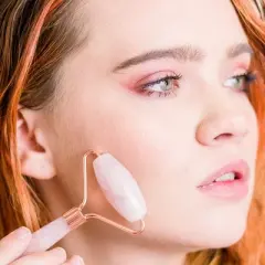 Beauty by Earth Rose Quartz Face Roller Skin Care Tools, Face Massager Roller