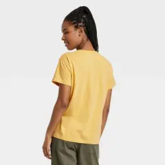 Women's Winnie-The-Pooh and Piglet Graphic T-Shirt- Yellow