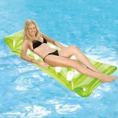 Northlight 64.75" Green Inflatable 15-Pocket Swimming Pool Lounge