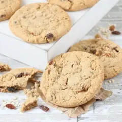 Dulcet Gift Baskets Oatmeal Raisin Cookies Anniversary and Wedding Gift Basket, Fresh Baked Cookies for Friend, Neighbour, Relative, Brother, & Men