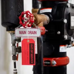 Juvale 100 Pack Red Out of Service Tags with String, Bulk Set Maintenance Equipment Repair Signs for Small Business Supplies, 5.75 x 3 In