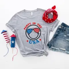 Simply Sage Market Women's Party In The USA Smiley Face Short Sleeve Graphic Tee