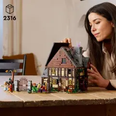 LEGO Ideas Disney Hocus Pocus: The Sanderson Sisters' Cottage 21341