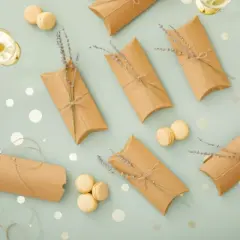 Juvale 100 Pack Kraft Paper Pillow Boxes with Twine for Jewelry, Wedding Party Favors, Small Business Packaging, Brown, 7.5 x 3.7 x 1.2 in