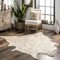 Nuloom Iraida Animal Print Shaped 5x7 Indoor Area Rug for Living Room Bedroom Dining Room Kitchen, Gold/Off White
