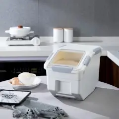 HANAMYA 10 Liter Food Storage Lidded Container with Handle, Wheels, and Measuring Cup for 20 Pounds of Rice or 10 Pounds of Dry Pet Food, White