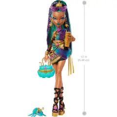 Monster High Nefera De Nile Doll with Pet Scarab Lavish and 7 Accessories like Purse and Snacks