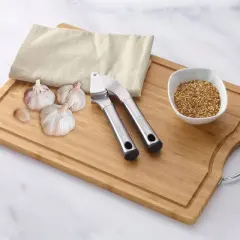Cuisinart Chefs Classic Pro Stainless Steel Garlic Press: Soft-Grip Handle, Dishwasher-Safe Mincer & Crusher