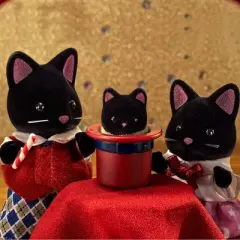 Calico Critters Midnight Cat Family Playset