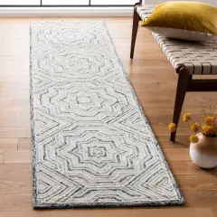 Capri CPR215 Tufted Indoor Rug - Safavieh