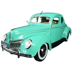 1939 Ford Deluxe Light Green 1/18 Diecast Model Car by Maisto