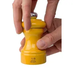 Peugeot | Bistro Pepper Mill, Safran, 10 cm - 4 in