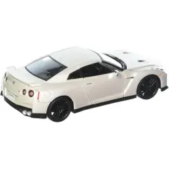 2017 Nissan GT-R R35 White 1/24 Diecast Model Car by BBurago