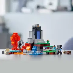 LEGO Minecraft The Ruined Portal Building Set 21172