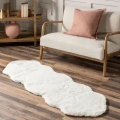 Nuloom Eline Cozy Plush Faux Sheepskin Pet Friendly Premium Machine Washable Area Rug, 2' x 6', Off White