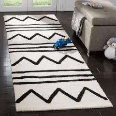 Safavieh Kids SFK907 Hand Tufted Area Rug  - Safavieh