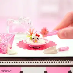 MGA's Miniverse Make It Mini Hello Kitty and Friends Series 2: Sanrio Accessory Pieces, Polypropylene Material, Food Theme