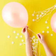 Okuna Outpost 200 Pack White Balloon Clips, Round Ties Sealing Tool for Wedding Birthday Party Supplies, 1 Inch